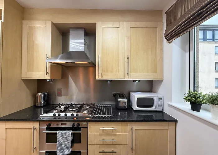 Holyrood With Parking & Lift Access Edinburgh