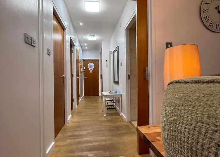 Holyrood With Parking & Lift Access Edinburgh