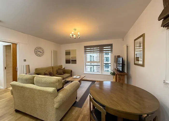 Holyrood With Parking & Lift Access Edinburgh