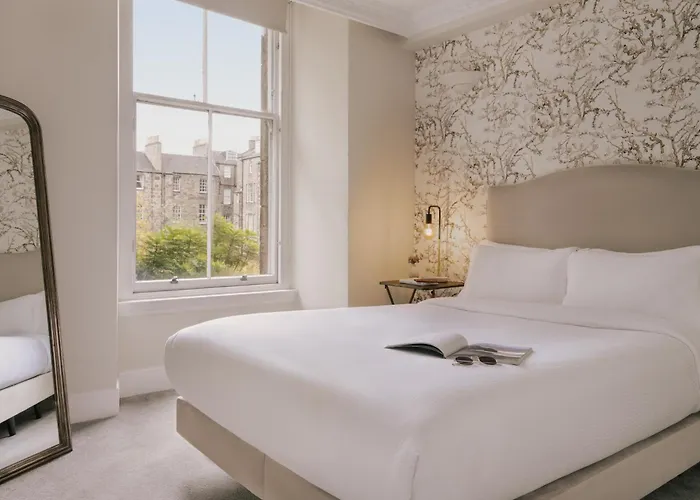 Aparthotel Thistle Royal Garden 4*