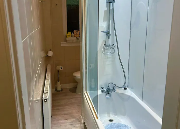 Lovely Sunny 2 Bed Coast Apartment *