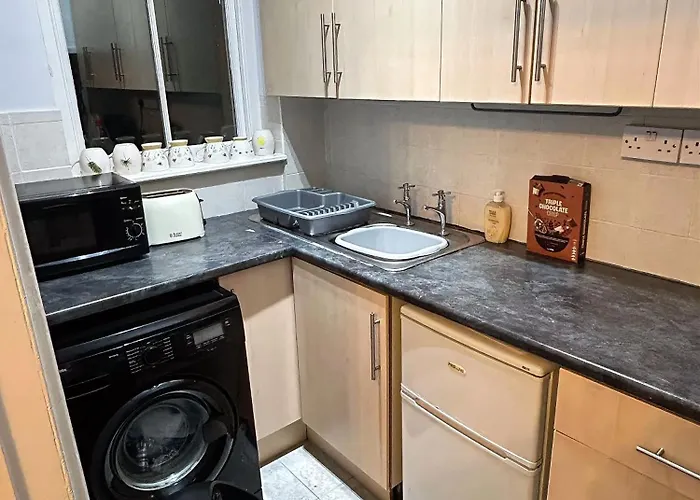 Lovely Sunny 2 Bed Coast Apartment *