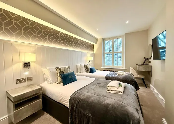 Modern 3 Bedroom Apartment, West End * 爱丁堡