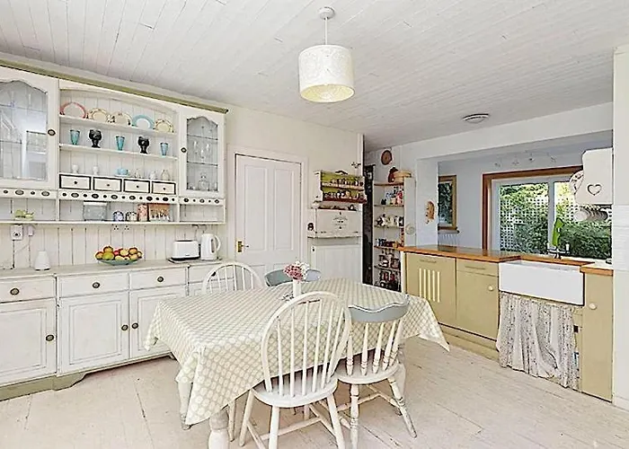 Charming Old For Share, Cosy Double With 2 Single Bed Séjour chez l'habitant