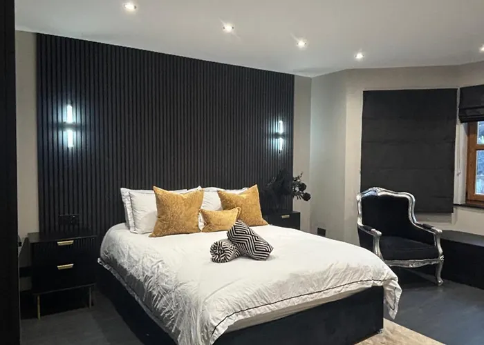 Semesterbostad Large Modern Family In Murrayfield - Very Close To Centre - 10 Mins By Direct Bus - Private Driveway & Garden *