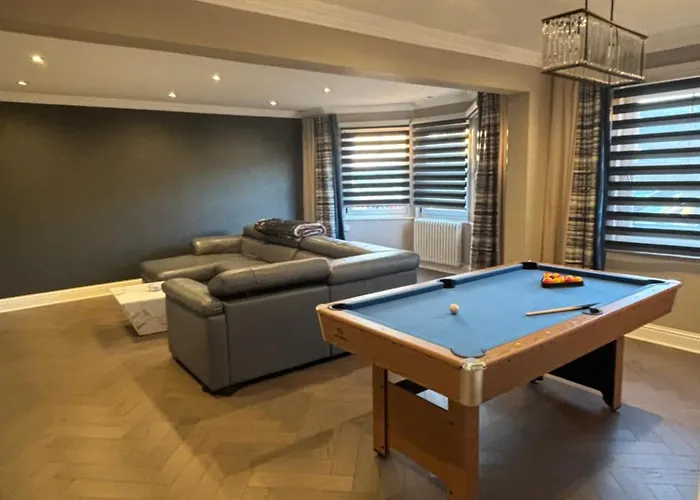 Large Modern Family In Murrayfield - Very Close To Centre - 10 Mins By Direct Bus - Private Driveway & Garden Semesterbostad Edinburg