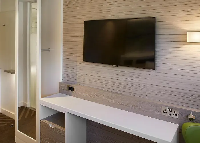 Hub Centre - Rose Street Hotel 3*
