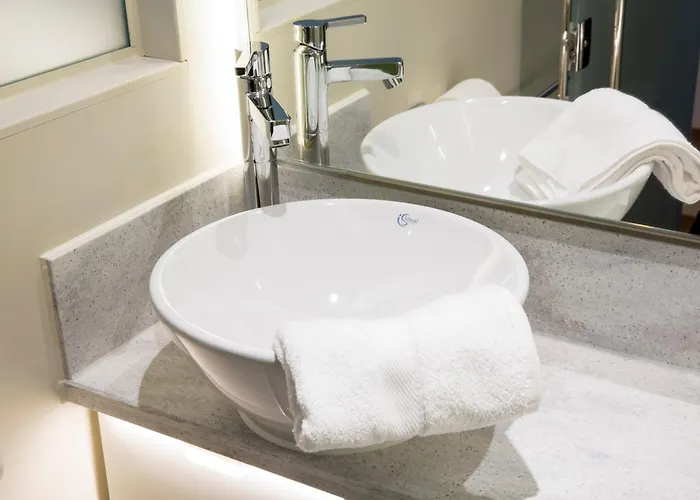 Hub Centre - Rose Street Hotel Edinburgh