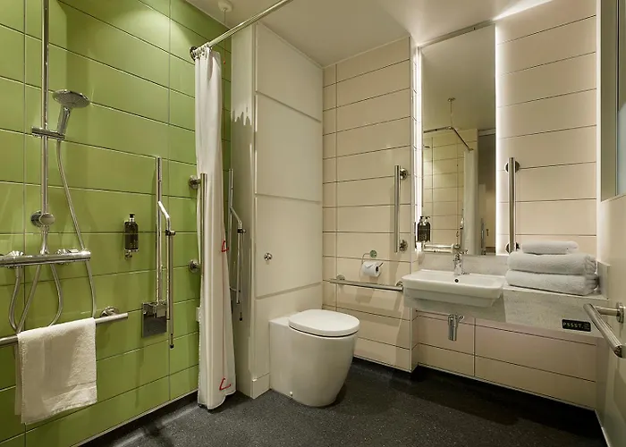 Hub Centre - Royal Mile