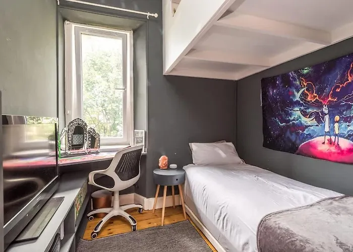 Modern Holyrood Family Retreat *