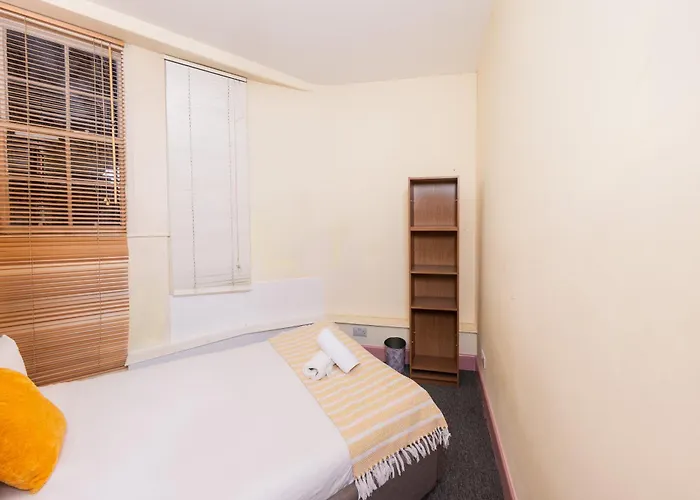 Relaxing 4 Bdrm Apartment Edinburgh