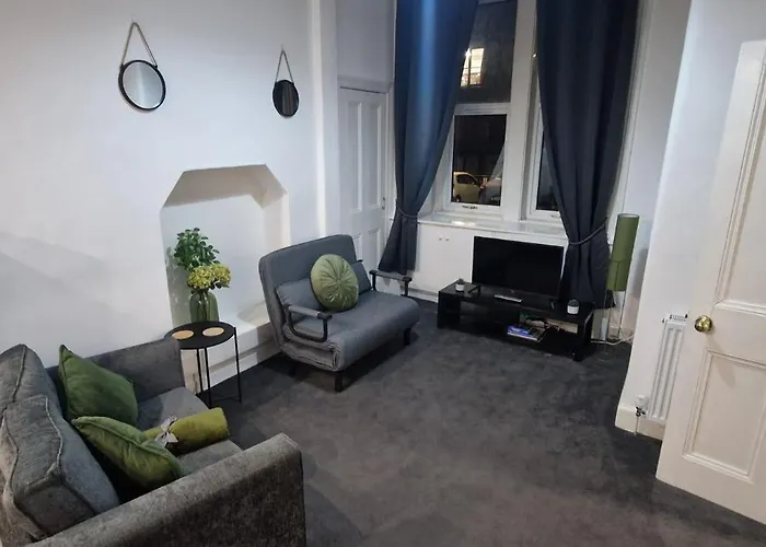 Sleek Canalside In 아파트 *
