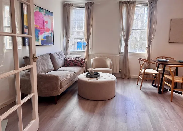 Nicolson Street Two Bedrooms Edimburgo