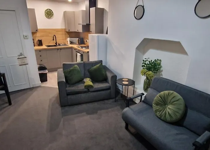 Sleek Canalside In 아파트 에든버러