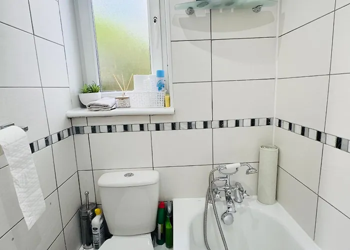 Peaceful Central Accessible Home With Great Amenities& Free Parking * Edinburgh