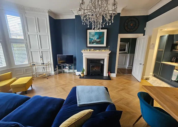 Spacious With Easy Access To Airport & Centre * Edinburgh