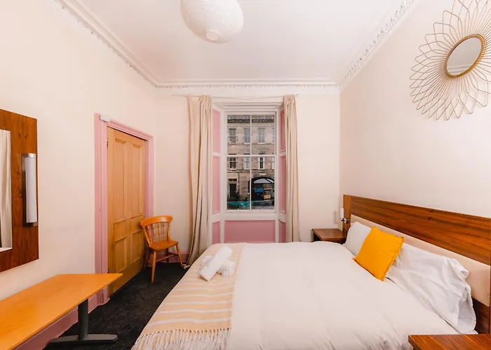 Relaxing 4 Bdrm Apartment