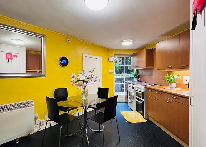 Entire Flat In Edinburgh, Center Apartment