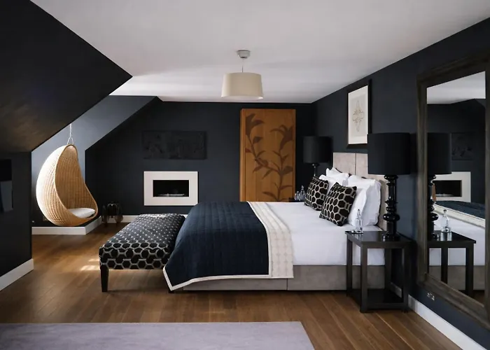 Tigerlily Hotel