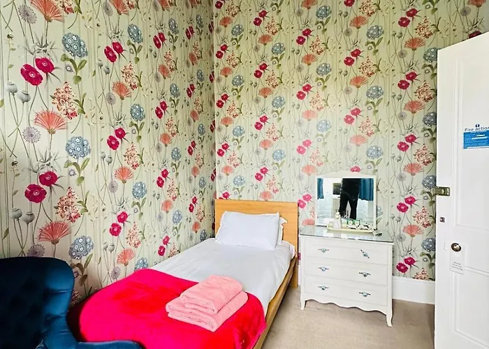 Eliza House 3*