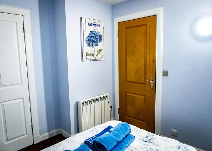Lovely 2 Bedroom B-listed Converted Whisky Bond * Edinburgh