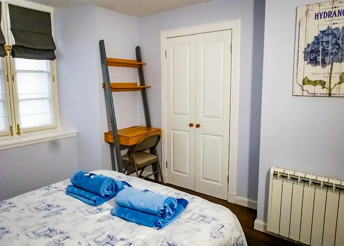 Lovely 2 Bedroom B-listed Converted Whisky Bond Apartment
