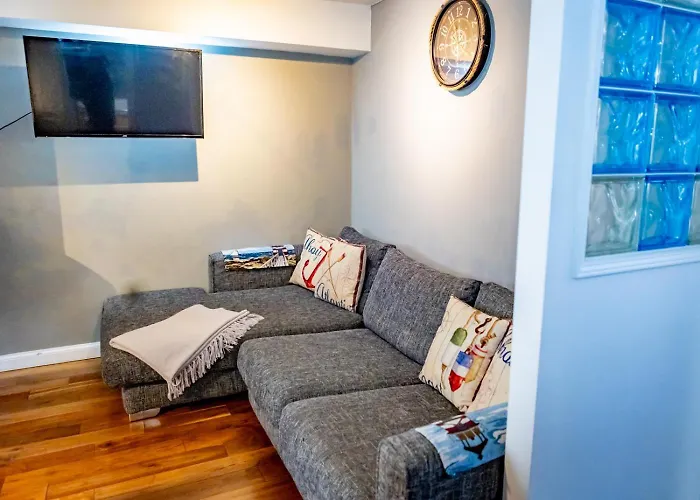 Lovely 2 Bedroom B-listed Converted Whisky Bond