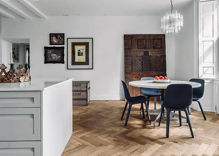 Stylish Georgian Garden + Secure Parking *