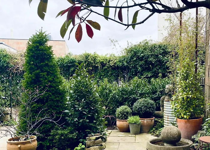 Stylish Georgian Garden + Secure Parking *