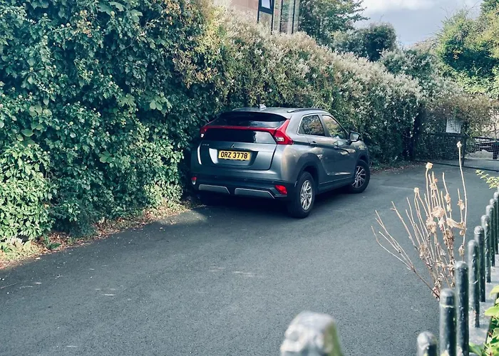 Stylish Georgian Garden + Secure Parking