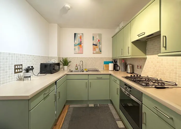 Sunny Spacious Retreat Near Royal Mile With Free Parking And Lift Appartamento *
