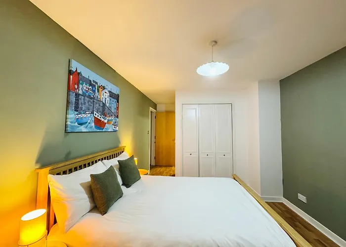 Sunny Spacious Retreat Near Royal Mile With Free Parking And Lift Edimburgo