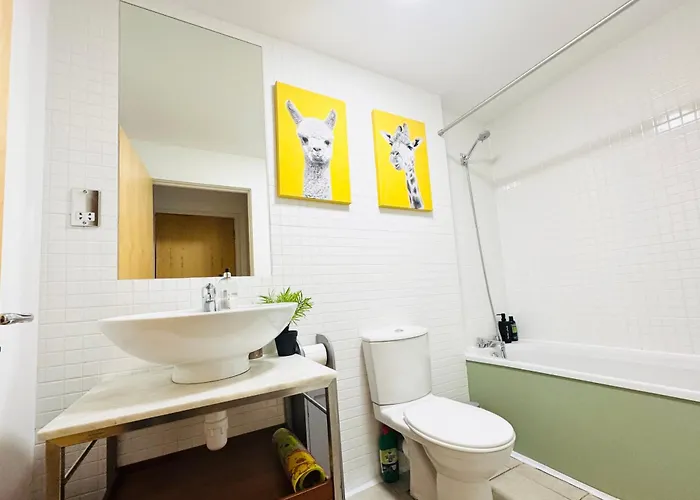 Sunny Spacious Retreat Near Royal Mile With Free Parking And Lift * Edimburgo