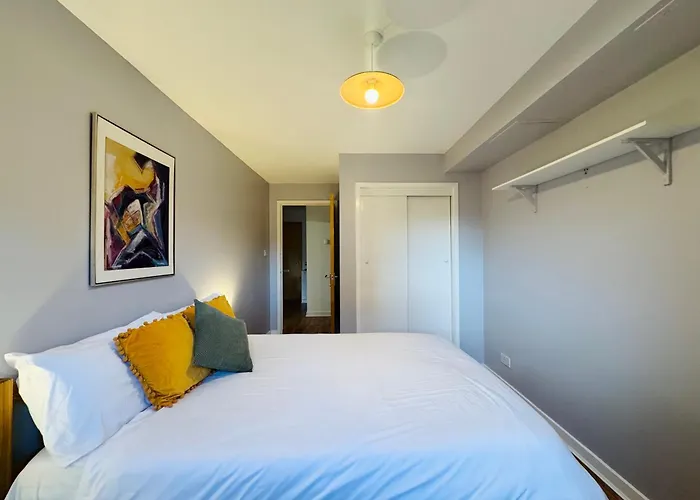 Sunny Spacious Retreat Near Royal Mile With Free Parking And Lift Appartamento Edimburgo