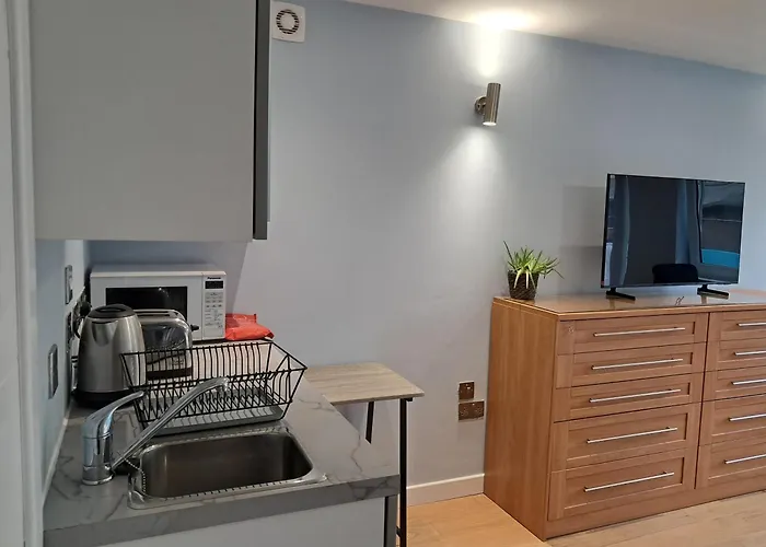 The Retreat Edinburgh, 2-minute Walk To Bus Stop * Edinburgh
