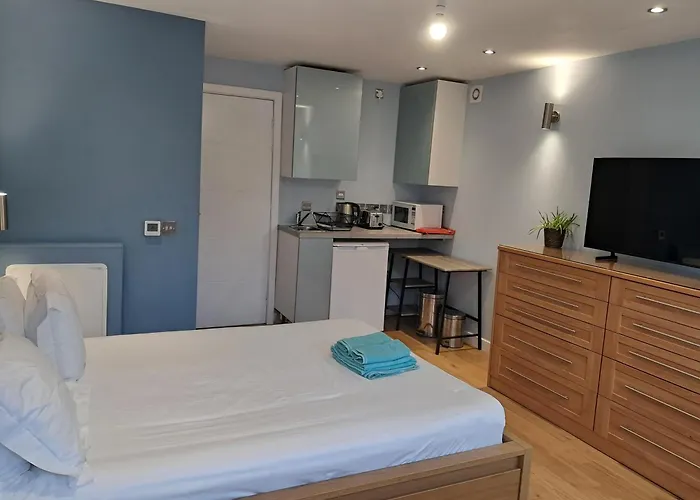 The Retreat Edinburgh, 2-minute Walk To Bus Stop *