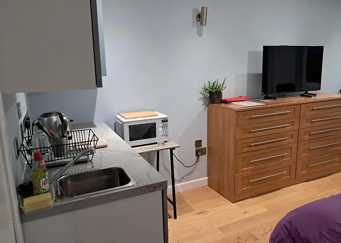 The Retreat Edinburgh, 2-minute Walk To Bus Stop Homestay *