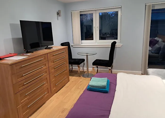 The Retreat Edinburgh, 2-minute Walk To Bus Stop Homestay Edinburgh