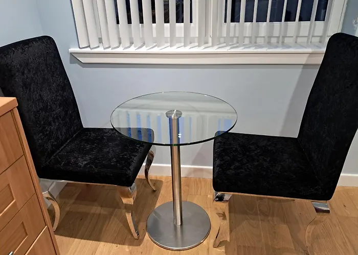 The Retreat Edinburgh, 2-minute Walk To Bus Stop Homestay *