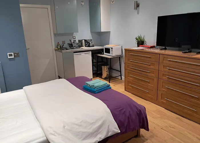 Homestay The Retreat Edinburgh, 2-minute Walk To Bus Stop *