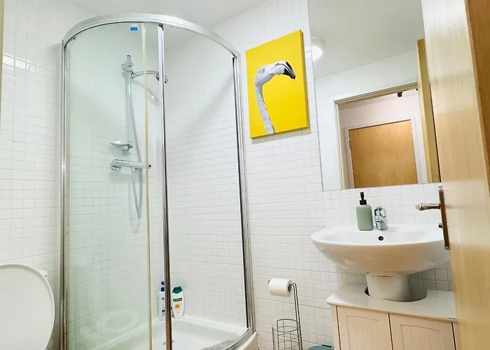 Sunny Spacious Retreat Near Royal Mile With Free Parking And Lift Edimburgo