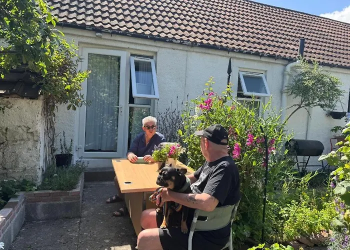 Bed & Breakfast Cosy For Share , Private Double Room, Wifi, Parking, Garden Edinburgh