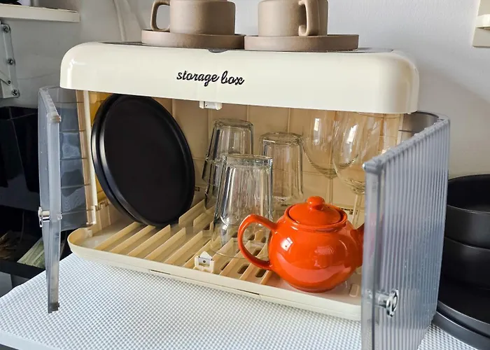 Double With Shared Bathroom Near The Shore And Tram Pensión