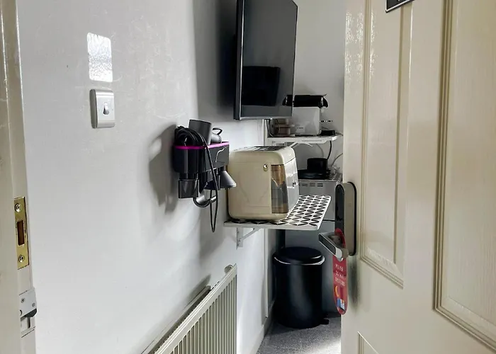 Double With Shared Bathroom Near The Shore And Tram Edimburgo