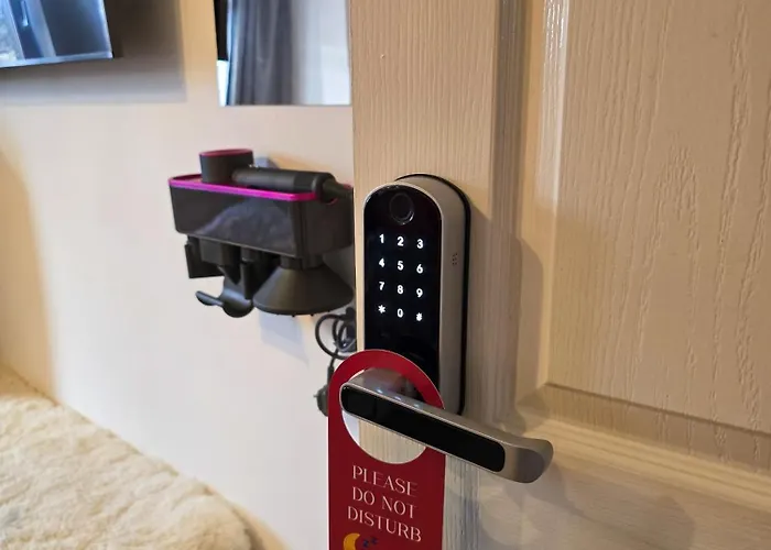 Double With Shared Bathroom Near The Shore And Tram