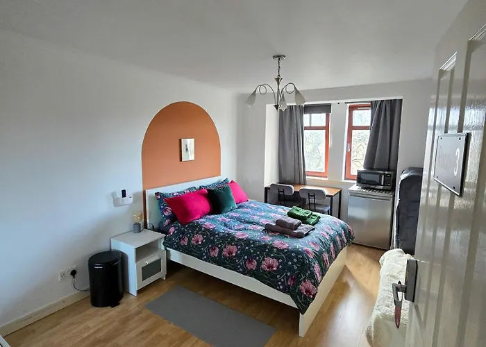 Pensión Double With Shared Bathroom Near The Shore And Tram Edimburgo