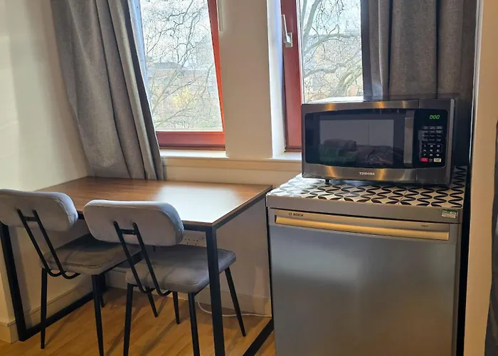 Double With Shared Bathroom Near The Shore And Tram Edimburgo