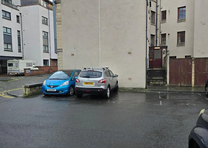 Double With Shared Bathroom Near The Shore And Tram * Edimburgo