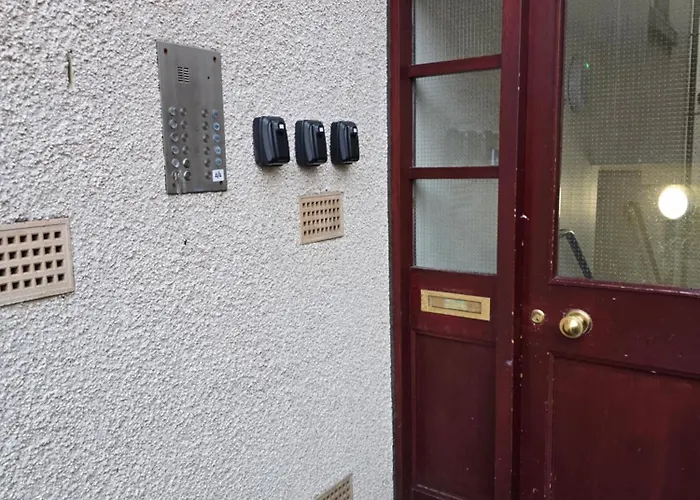 Double With Shared Bathroom Near The Shore And Tram Edimburgo