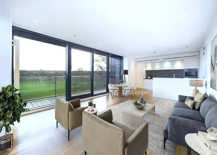 Stylish 2br In Quartermile Balcony & Garden View